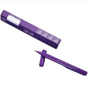 Belle En Argent Fine Print Liquid Liner in Black